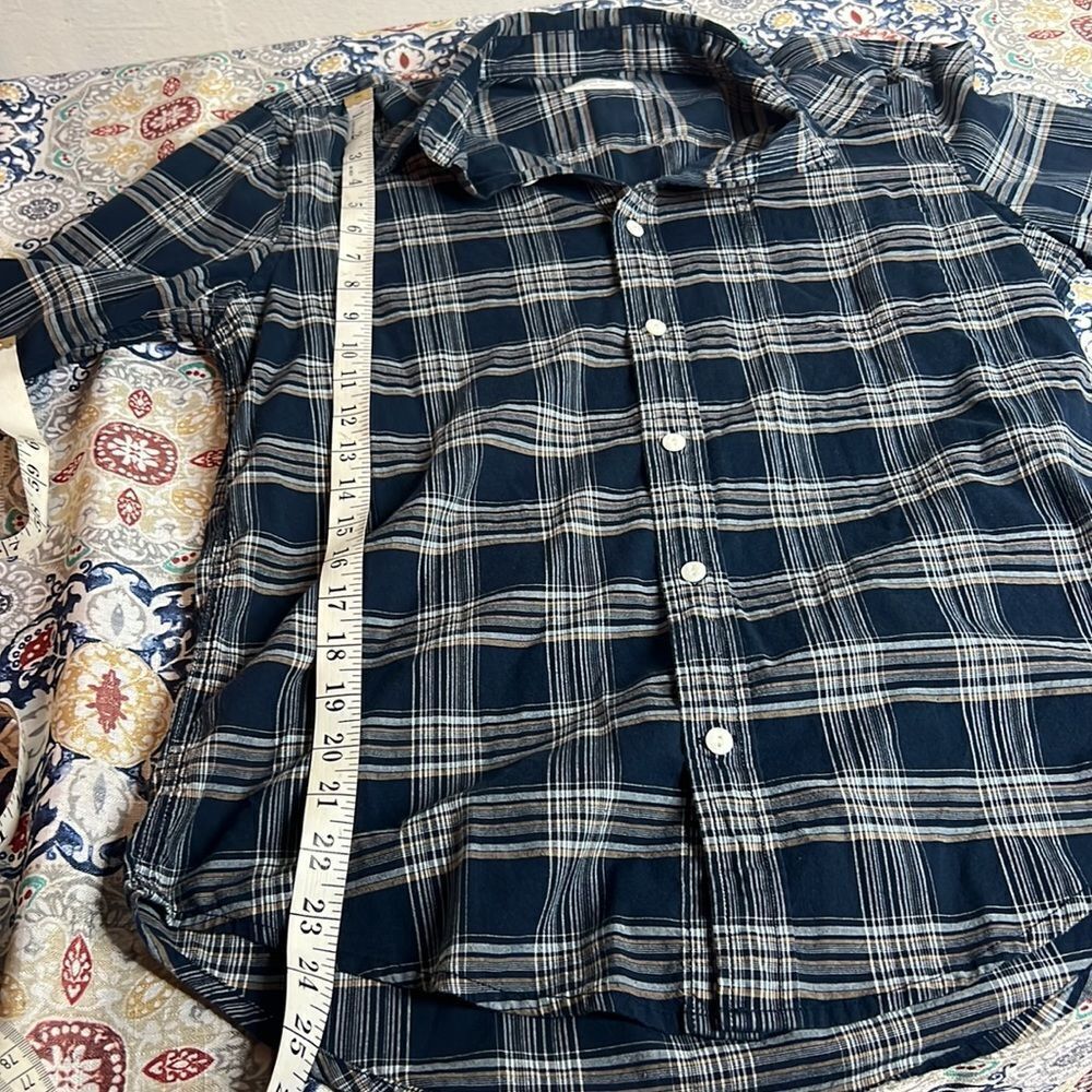 Mutual Weave button up top - Picture 7 of 7